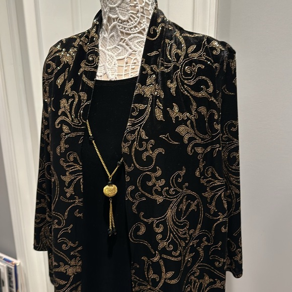 Brand new Elements Velvet Jacket Gold Glitter
Accent Two-fer - Picture 4 of 14